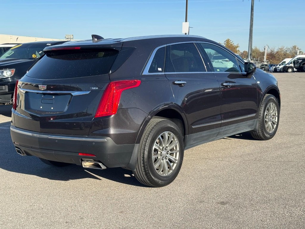 Cadillac XT5 Vehicle Full-screen Gallery Image 03