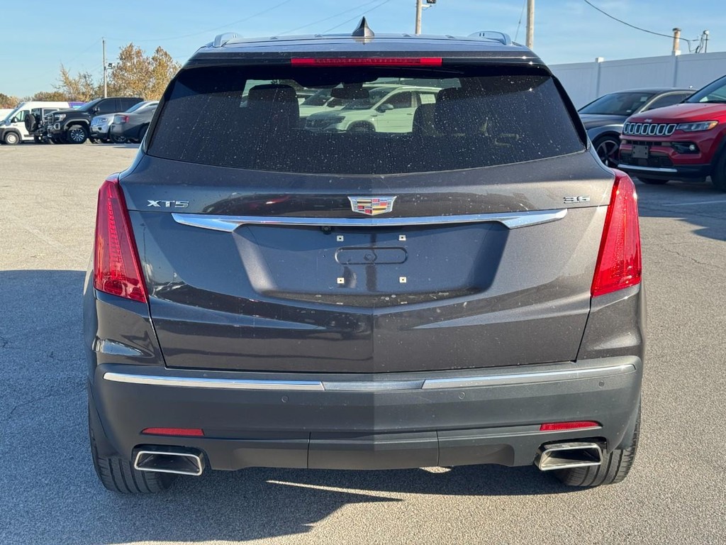 Cadillac XT5 Vehicle Full-screen Gallery Image 05