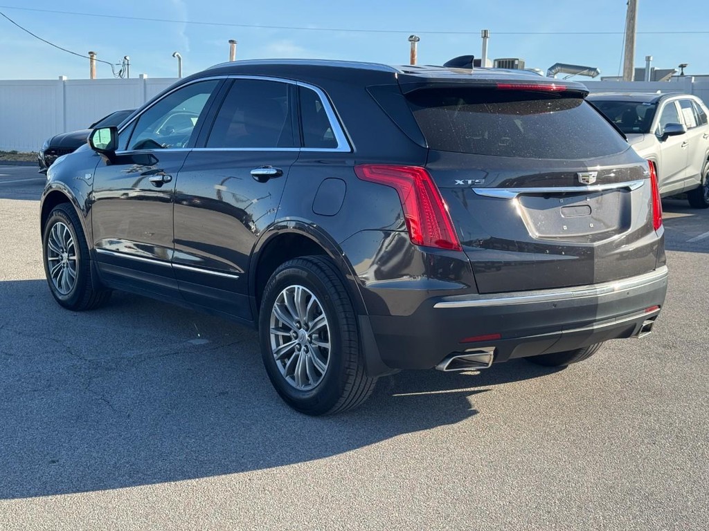 Cadillac XT5 Vehicle Full-screen Gallery Image 06