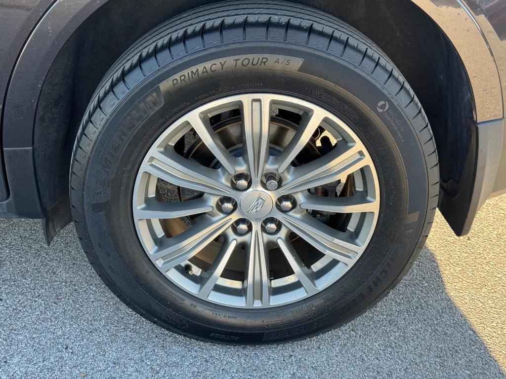 Cadillac XT5 Vehicle Full-screen Gallery Image 07