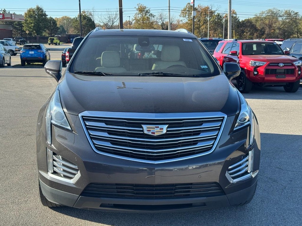 Cadillac XT5 Vehicle Full-screen Gallery Image 09