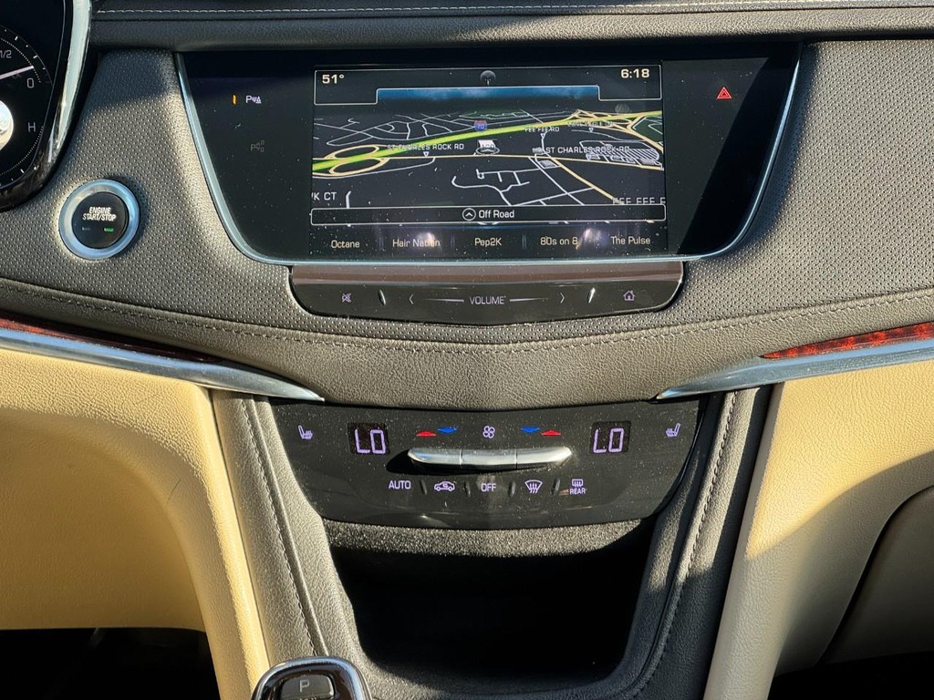 Cadillac XT5 Vehicle Full-screen Gallery Image 13
