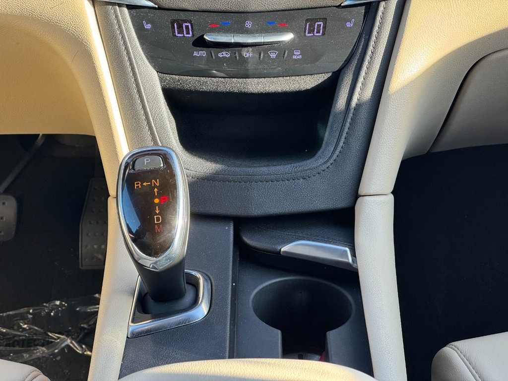 Cadillac XT5 Vehicle Full-screen Gallery Image 14