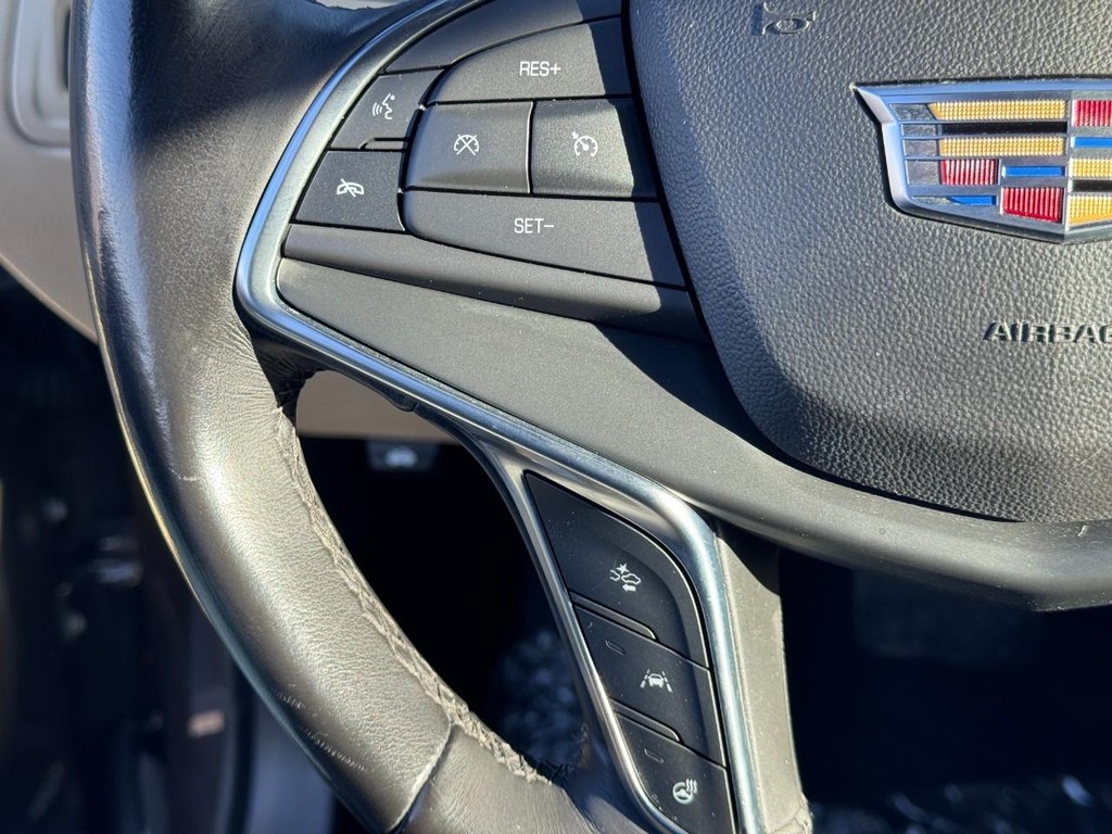 Cadillac XT5 Vehicle Full-screen Gallery Image 17