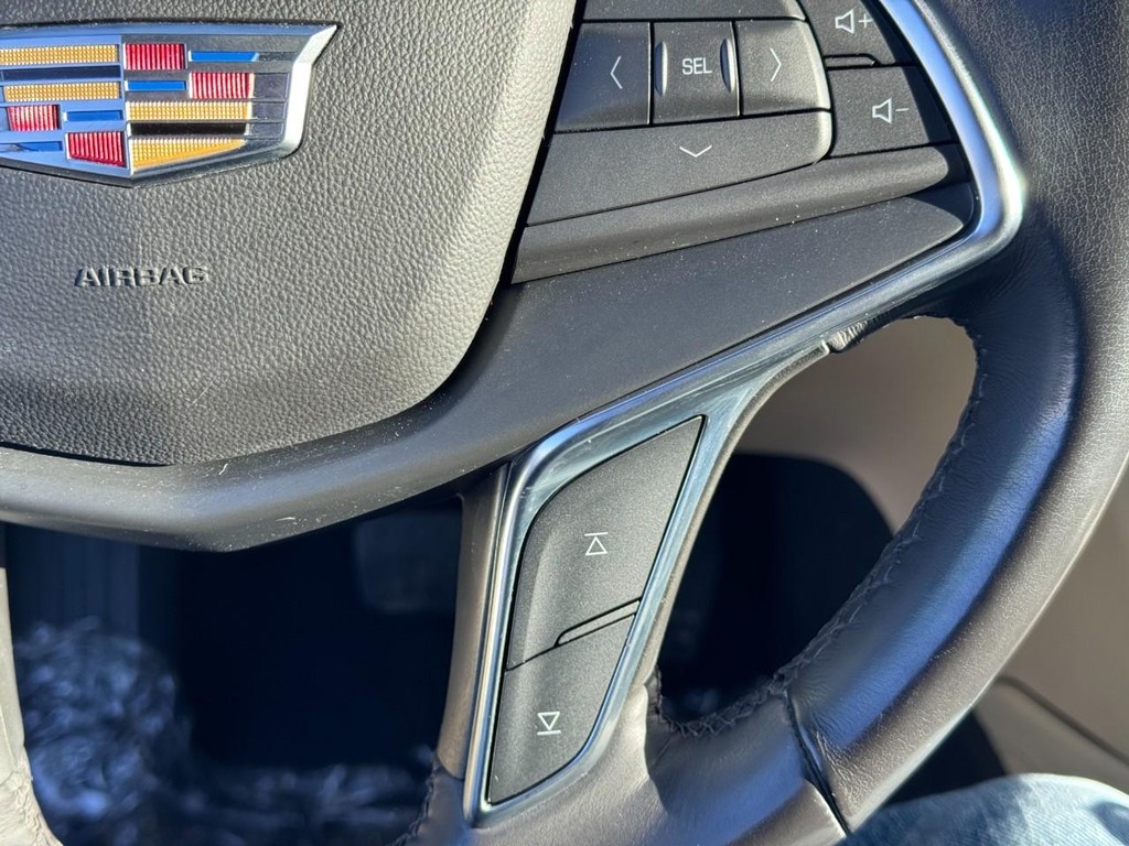 Cadillac XT5 Vehicle Full-screen Gallery Image 18