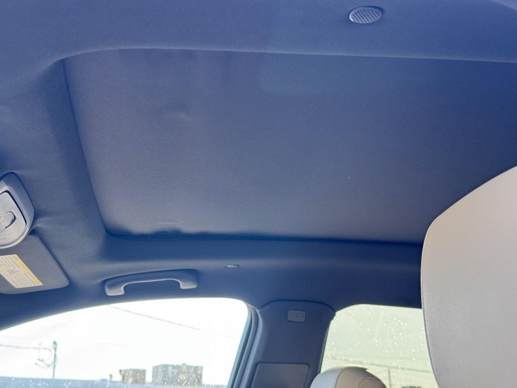 Cadillac XT5 Vehicle Full-screen Gallery Image 24