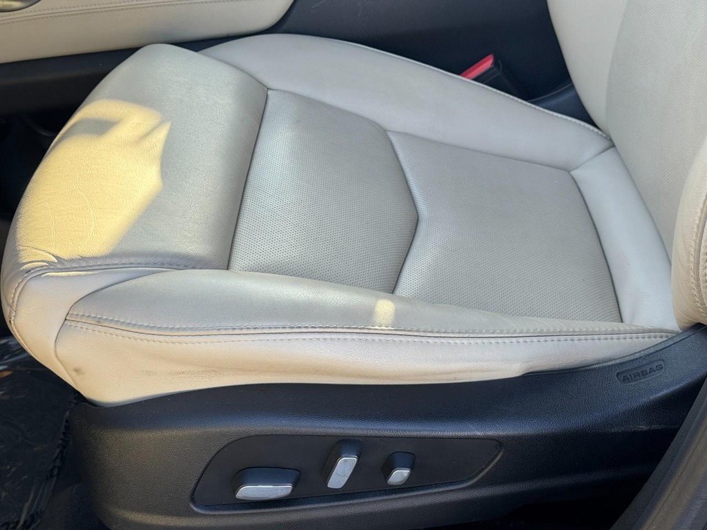 Cadillac XT5 Vehicle Full-screen Gallery Image 25