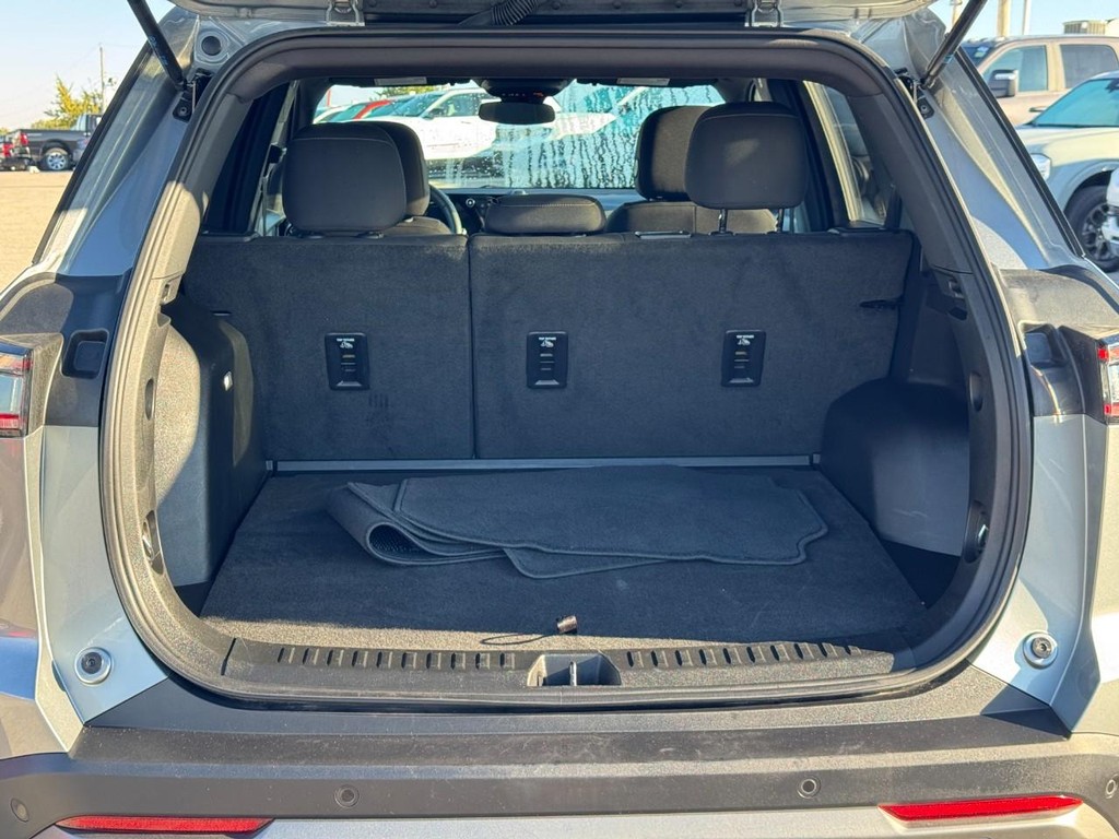 Chevrolet Equinox Vehicle Full-screen Gallery Image 04