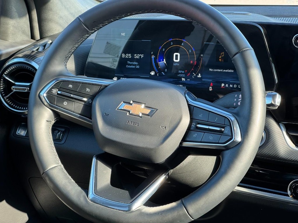 Chevrolet Equinox Vehicle Full-screen Gallery Image 12