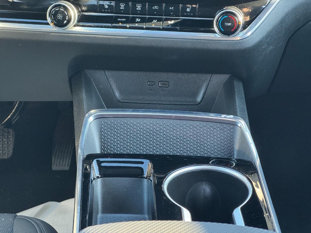 Chevrolet Equinox Vehicle Full-screen Gallery Image 14