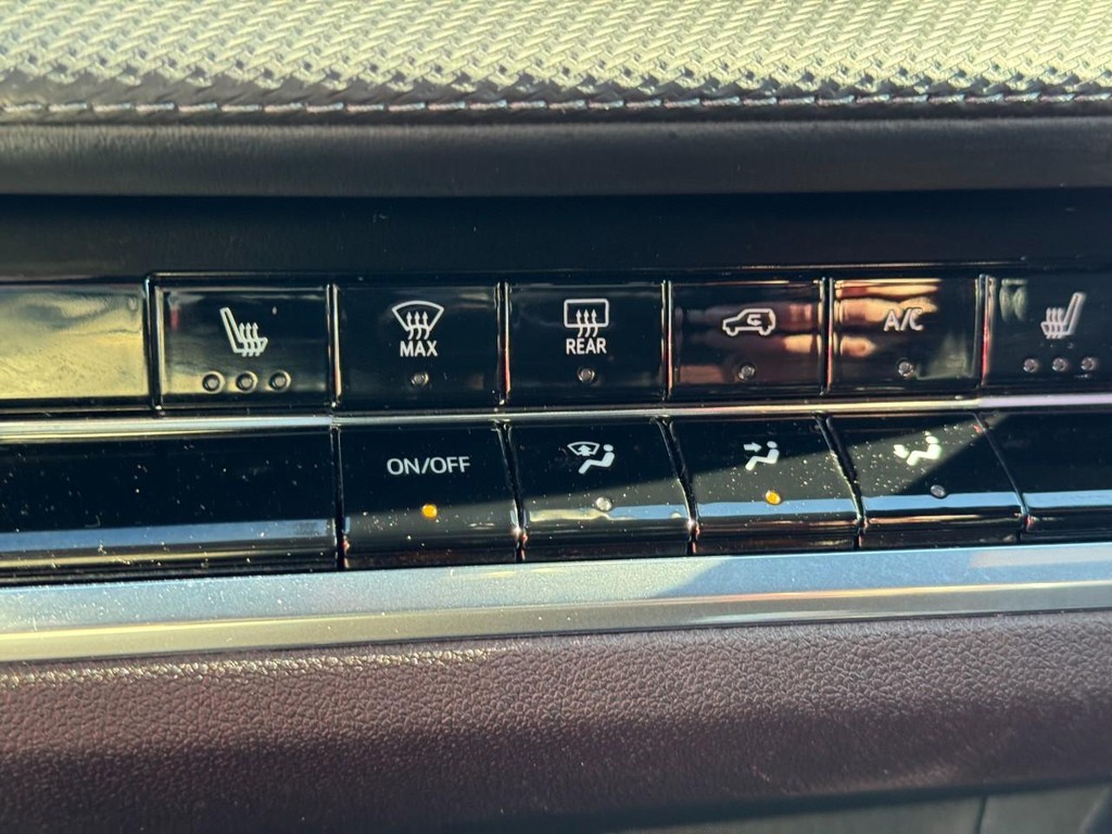 Chevrolet Equinox Vehicle Full-screen Gallery Image 21