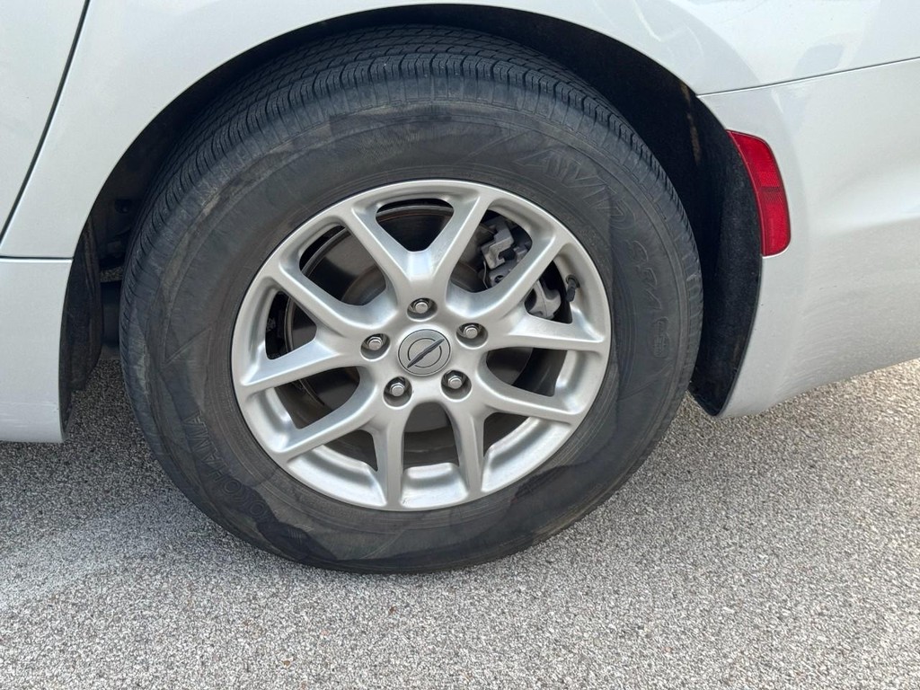 Chrysler Pacifica Vehicle Full-screen Gallery Image 07