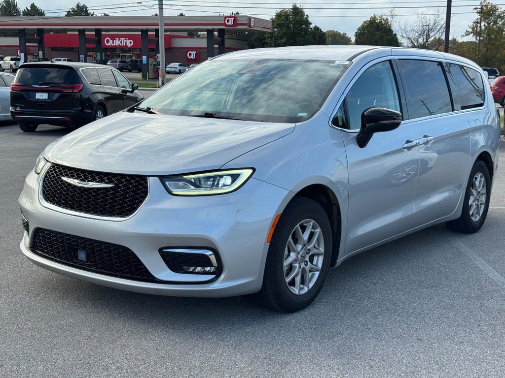 Chrysler Pacifica Vehicle Full-screen Gallery Image 08