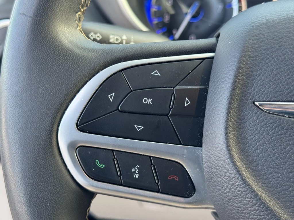 Chrysler Pacifica Vehicle Full-screen Gallery Image 18