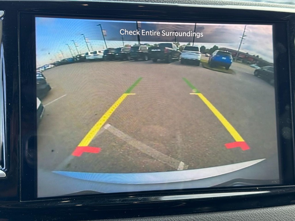 Chrysler Pacifica Vehicle Full-screen Gallery Image 21