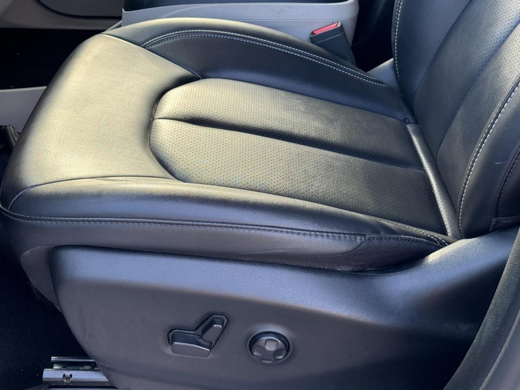 Chrysler Pacifica Vehicle Full-screen Gallery Image 24