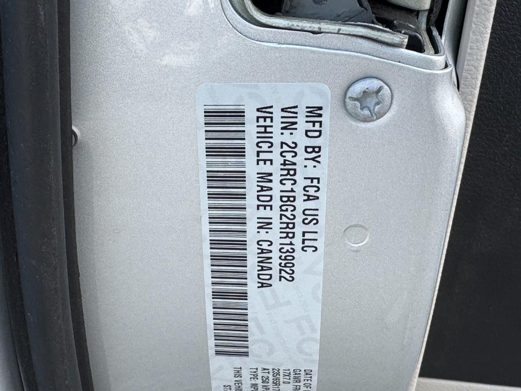 Chrysler Pacifica Vehicle Full-screen Gallery Image 25