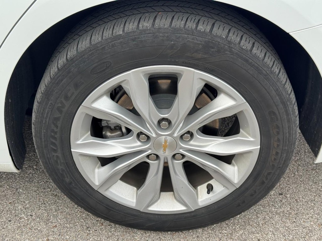 Chevrolet Malibu Vehicle Full-screen Gallery Image 06