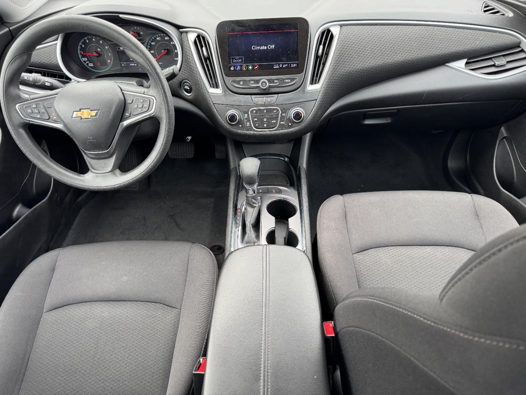 Chevrolet Malibu Vehicle Full-screen Gallery Image 10