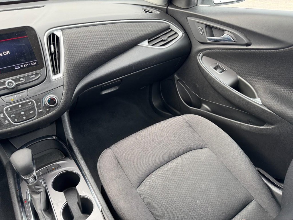 Chevrolet Malibu Vehicle Full-screen Gallery Image 14