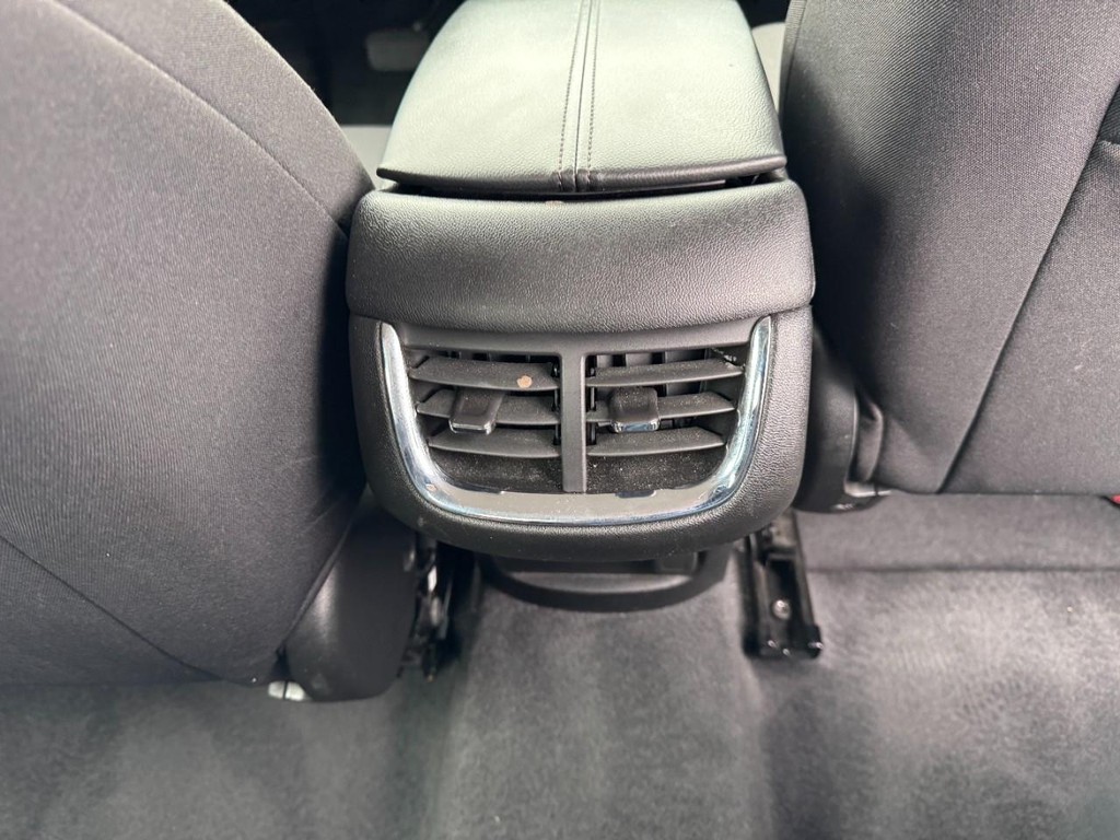 Chevrolet Malibu Vehicle Full-screen Gallery Image 15