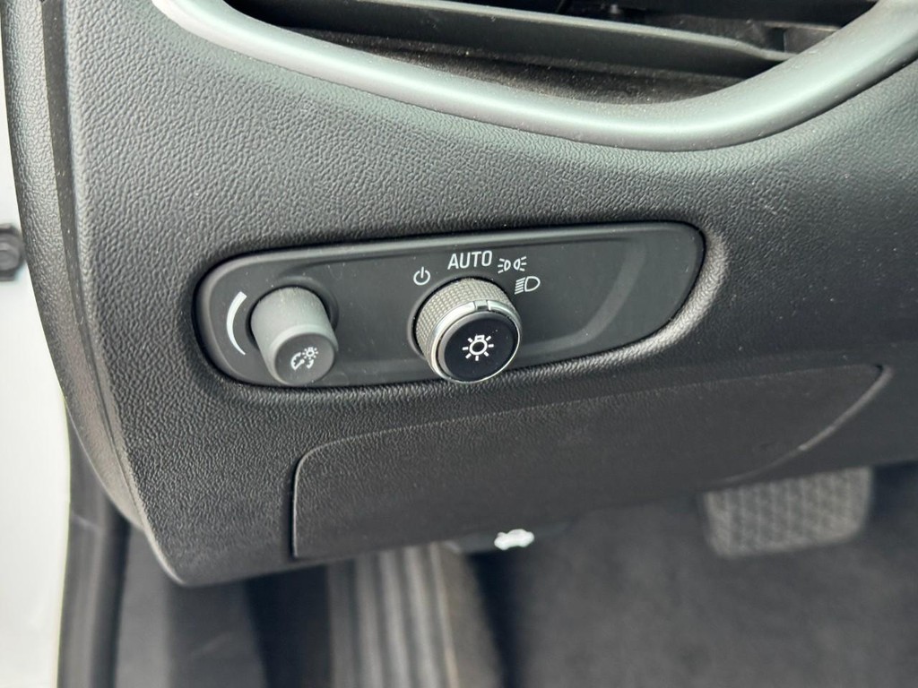 Chevrolet Malibu Vehicle Full-screen Gallery Image 16