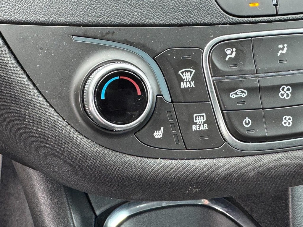 Chevrolet Malibu Vehicle Full-screen Gallery Image 21