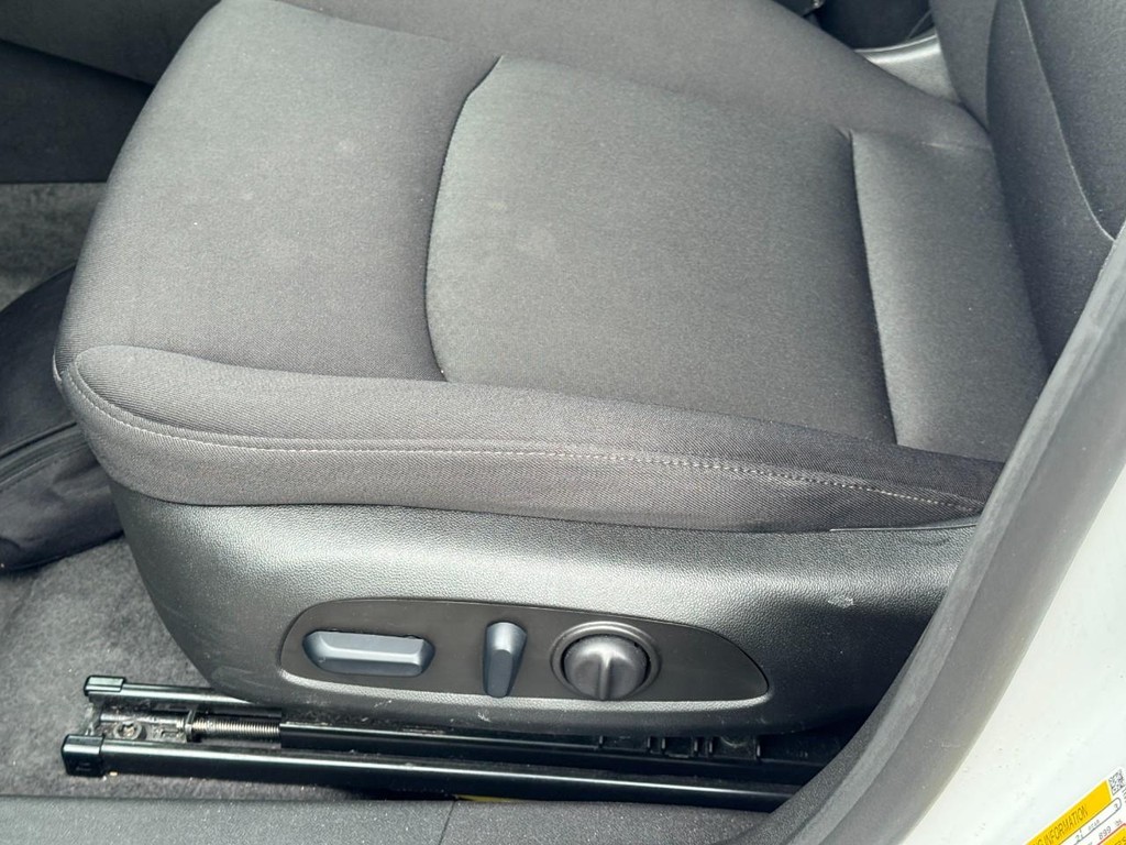 Chevrolet Malibu Vehicle Full-screen Gallery Image 23