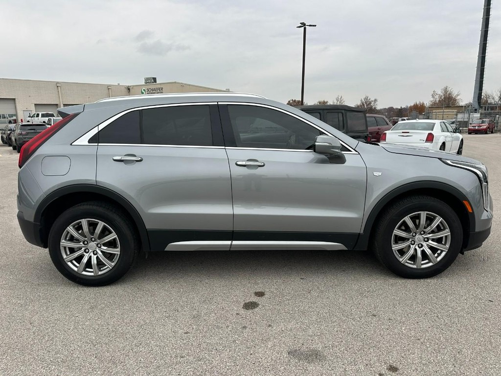 Cadillac XT4 Vehicle Full-screen Gallery Image 02