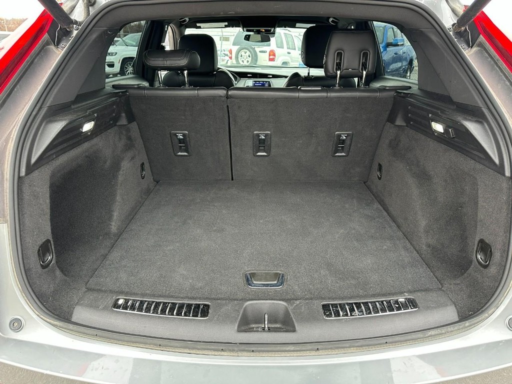 Cadillac XT4 Vehicle Full-screen Gallery Image 05