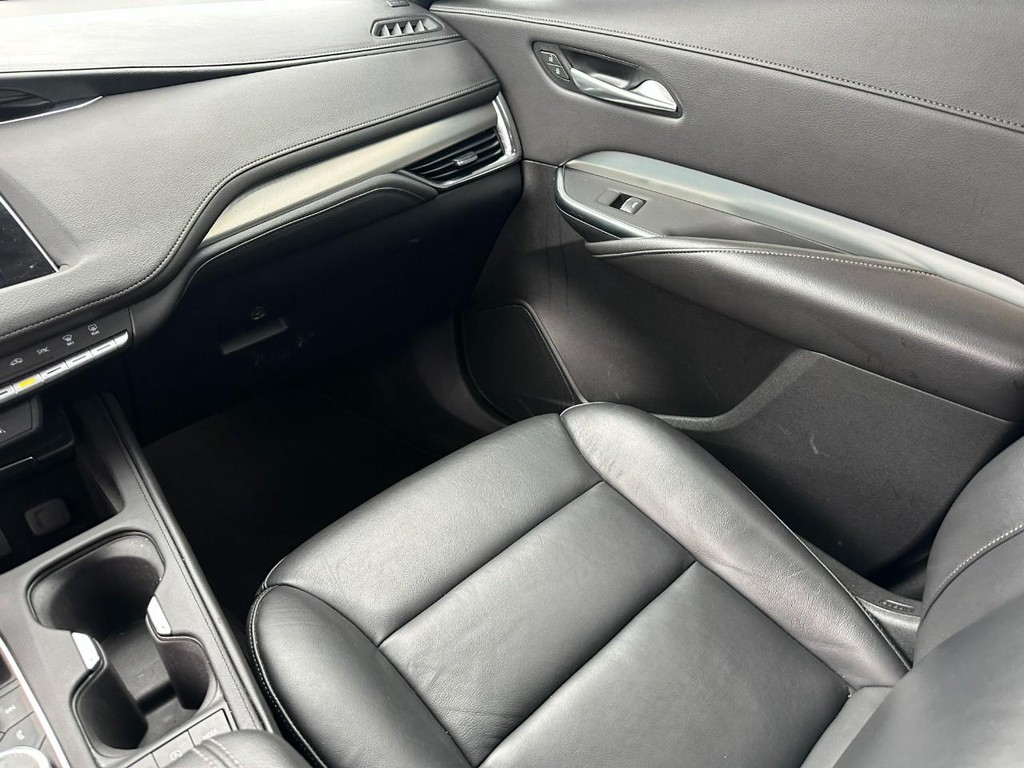 Cadillac XT4 Vehicle Full-screen Gallery Image 15