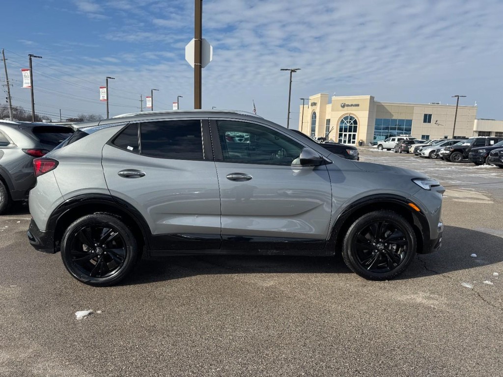 Buick Encore GX Vehicle Full-screen Gallery Image 02