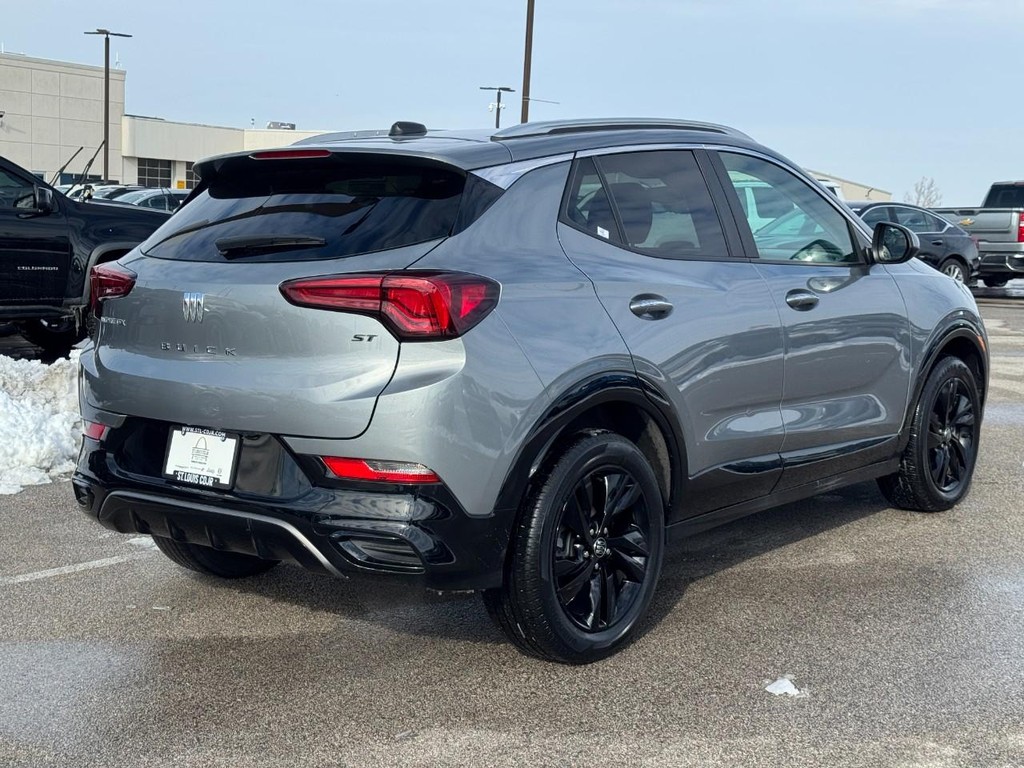 Buick Encore GX Vehicle Full-screen Gallery Image 03