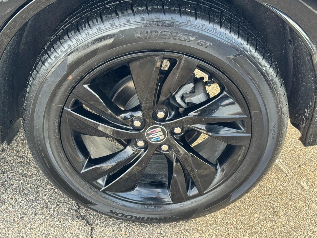 Buick Encore GX Vehicle Full-screen Gallery Image 07