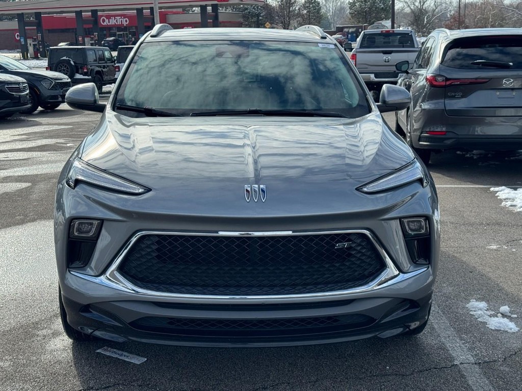 Buick Encore GX Vehicle Full-screen Gallery Image 09