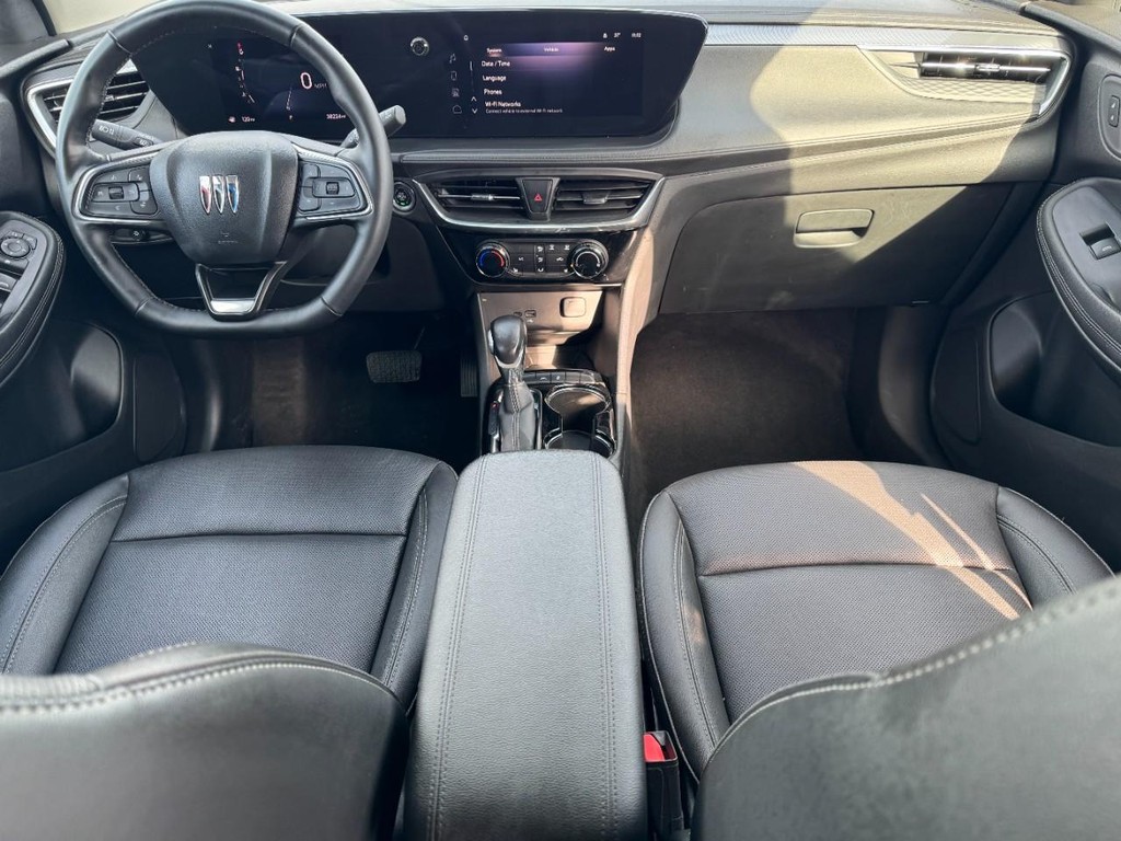 Buick Encore GX Vehicle Full-screen Gallery Image 11