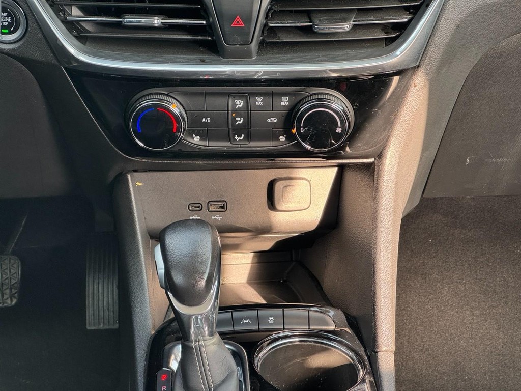 Buick Encore GX Vehicle Full-screen Gallery Image 14