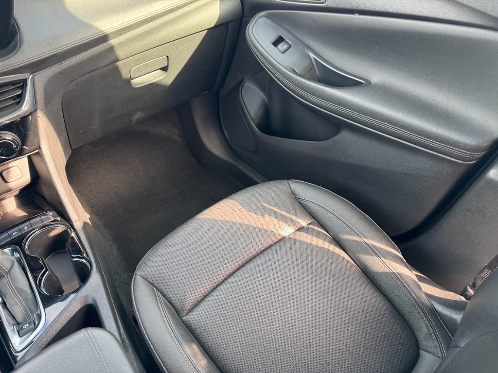 Buick Encore GX Vehicle Full-screen Gallery Image 15