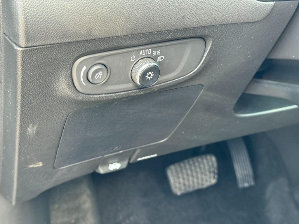 Buick Encore GX Vehicle Full-screen Gallery Image 16