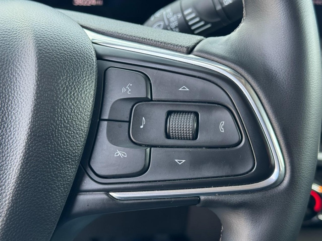 Buick Encore GX Vehicle Full-screen Gallery Image 18