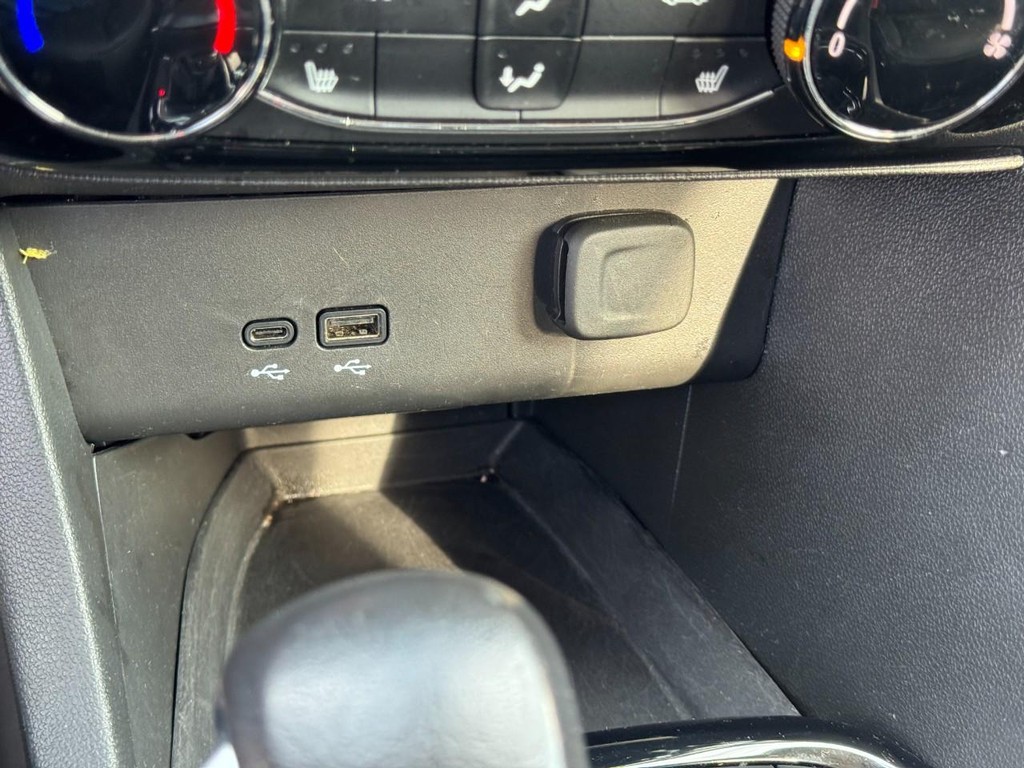 Buick Encore GX Vehicle Full-screen Gallery Image 21