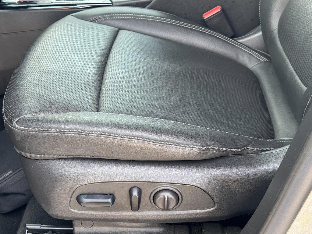 Buick Encore GX Vehicle Full-screen Gallery Image 24