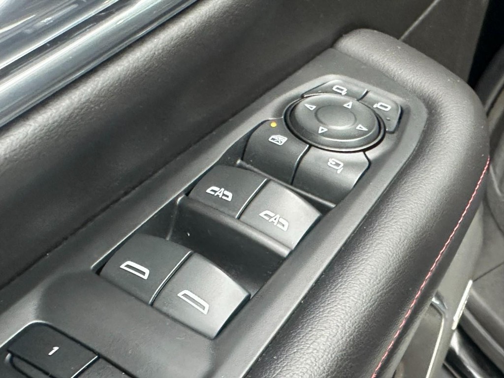 Chevrolet Tahoe Vehicle Full-screen Gallery Image 21