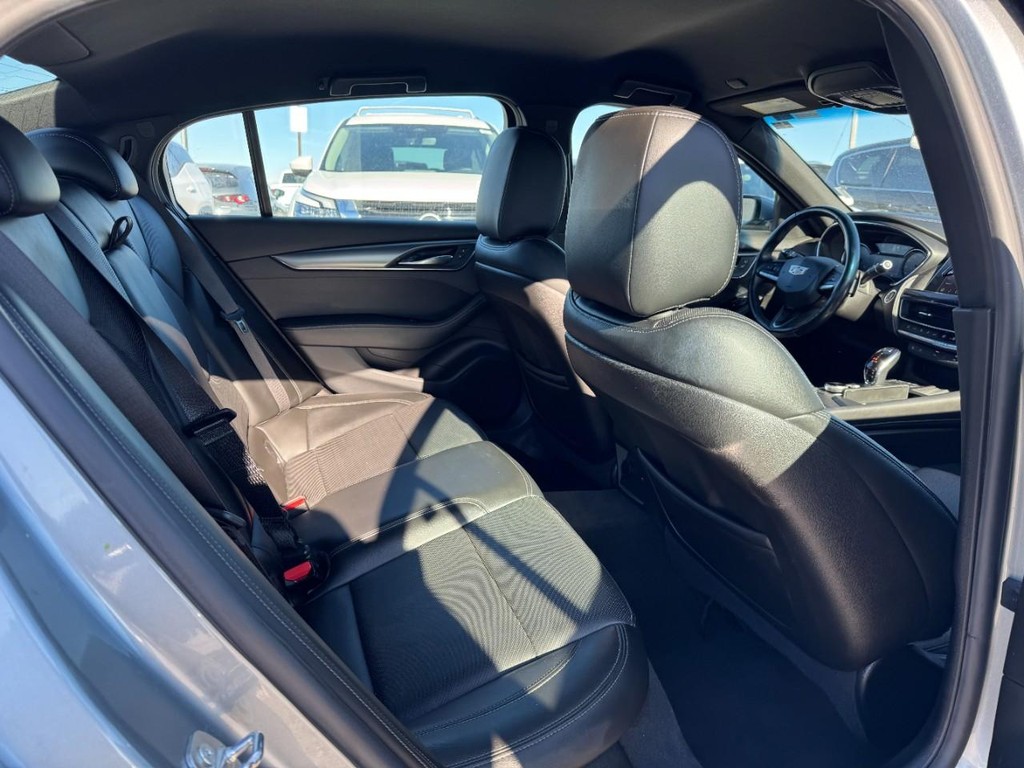 Cadillac CT5 Vehicle Full-screen Gallery Image 10