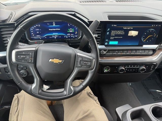 Chevrolet Silverado 1500 Vehicle Full-screen Gallery Image 11