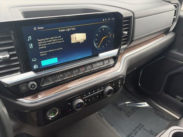 Chevrolet Silverado 1500 Vehicle Full-screen Gallery Image 12