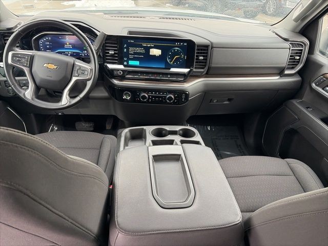 Chevrolet Silverado 1500 Vehicle Full-screen Gallery Image 13