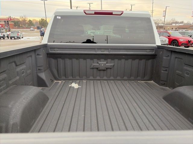 Chevrolet Silverado 1500 Vehicle Full-screen Gallery Image 16