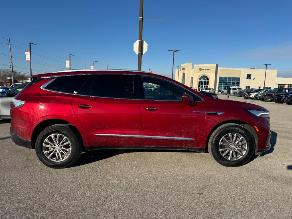 Buick Enclave Vehicle Full-screen Gallery Image 02