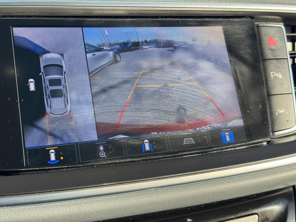 Buick Enclave Vehicle Full-screen Gallery Image 20